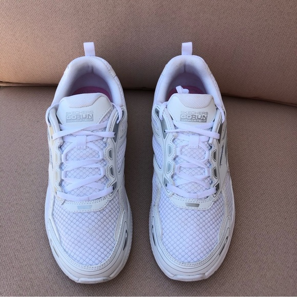 SKECHERS Women's GOrun Consistent White Leather Mesh Ultralight Running Shoes 9 - Picture 4 of 16